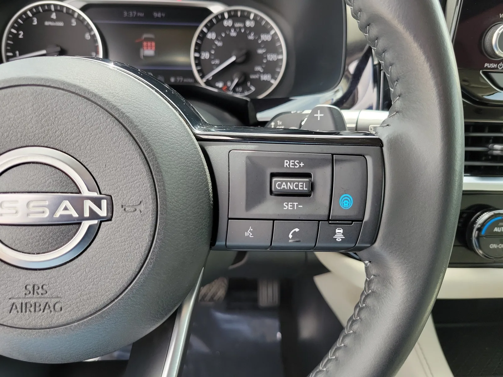 2022 Nissan Pathfinder SV photo 22