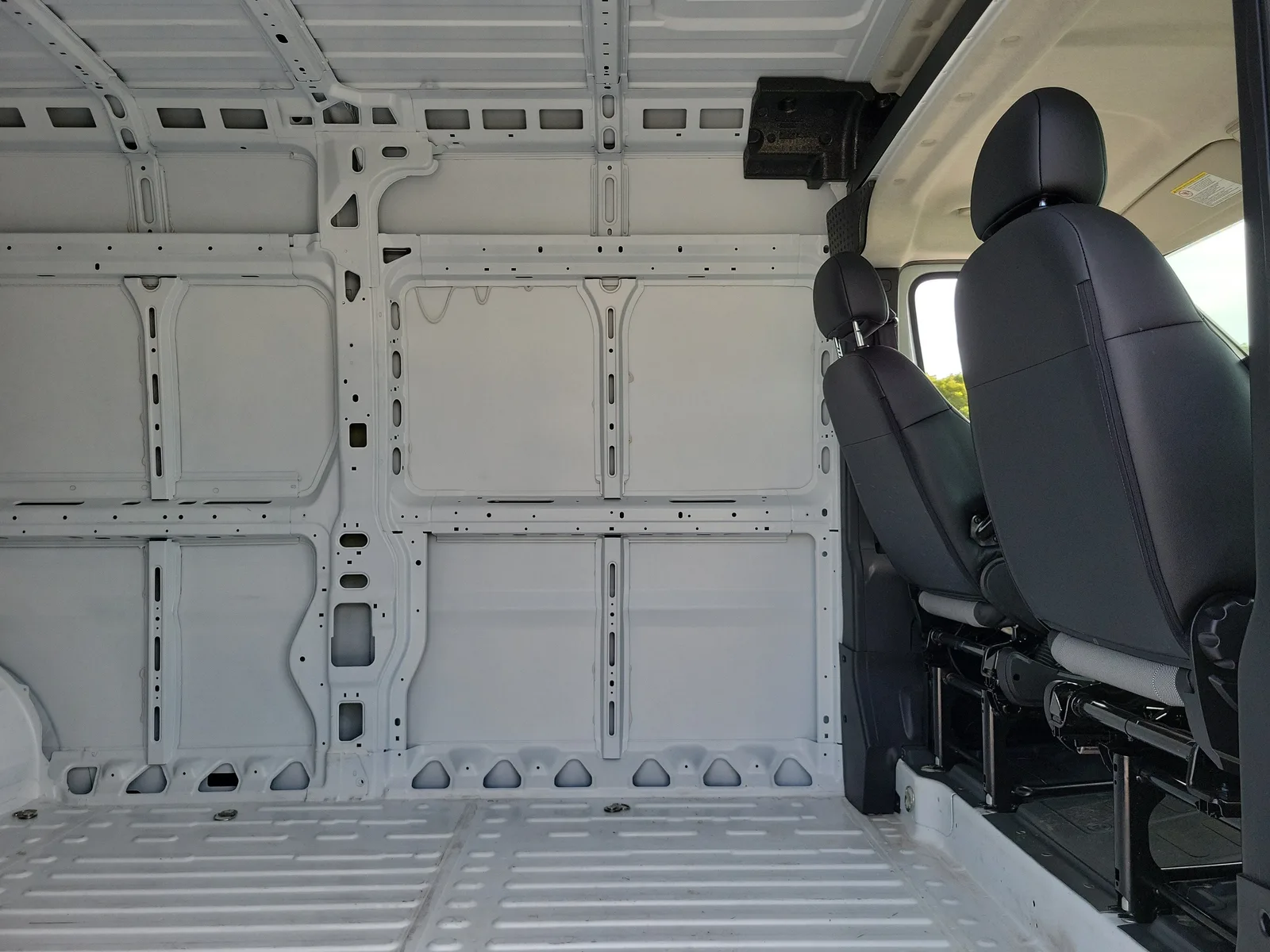2026 RAM ProMaster Cargo Van Tradesman photo 12