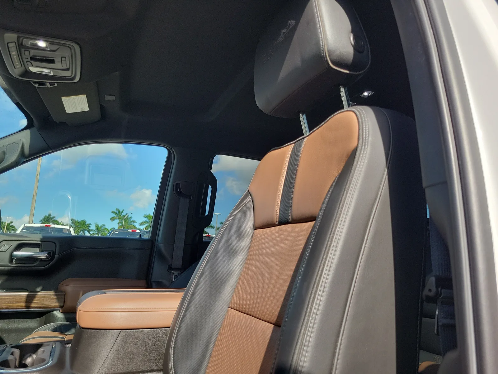 2022 Chevrolet Silverado 1500 LTD High Country photo 12