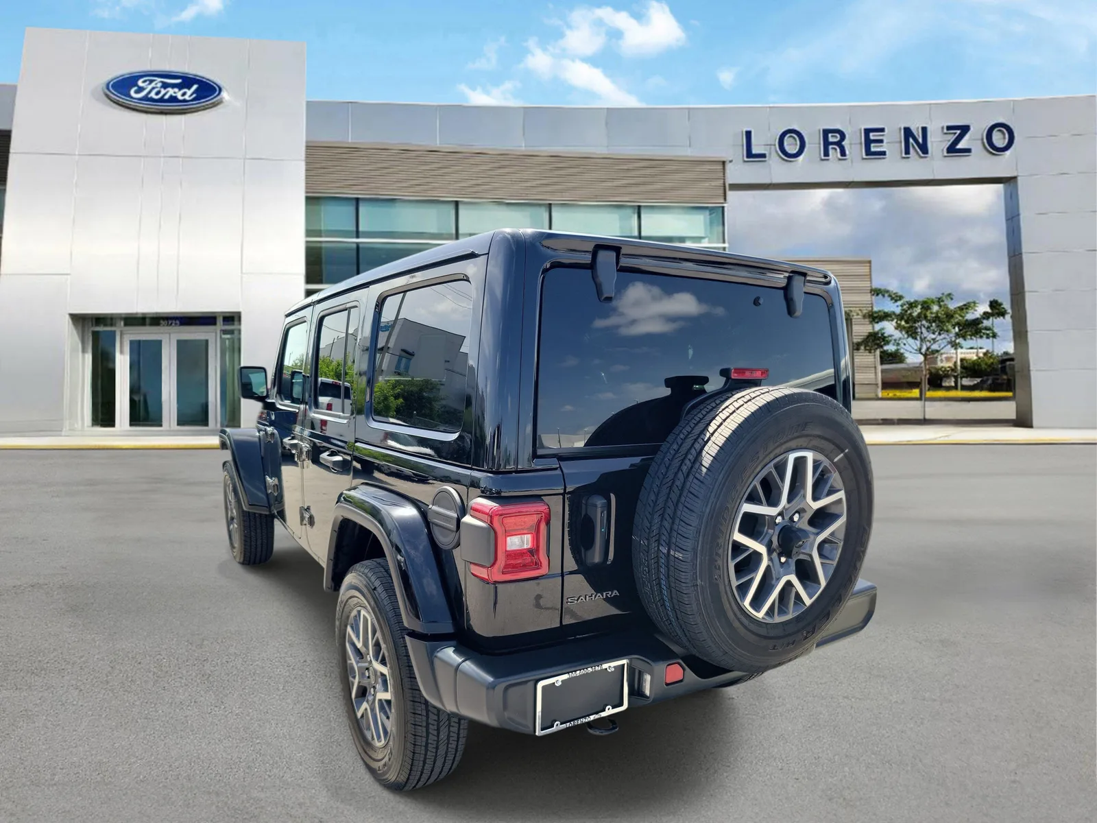 2025 Jeep Wrangler Sahara 4WD photo 7
