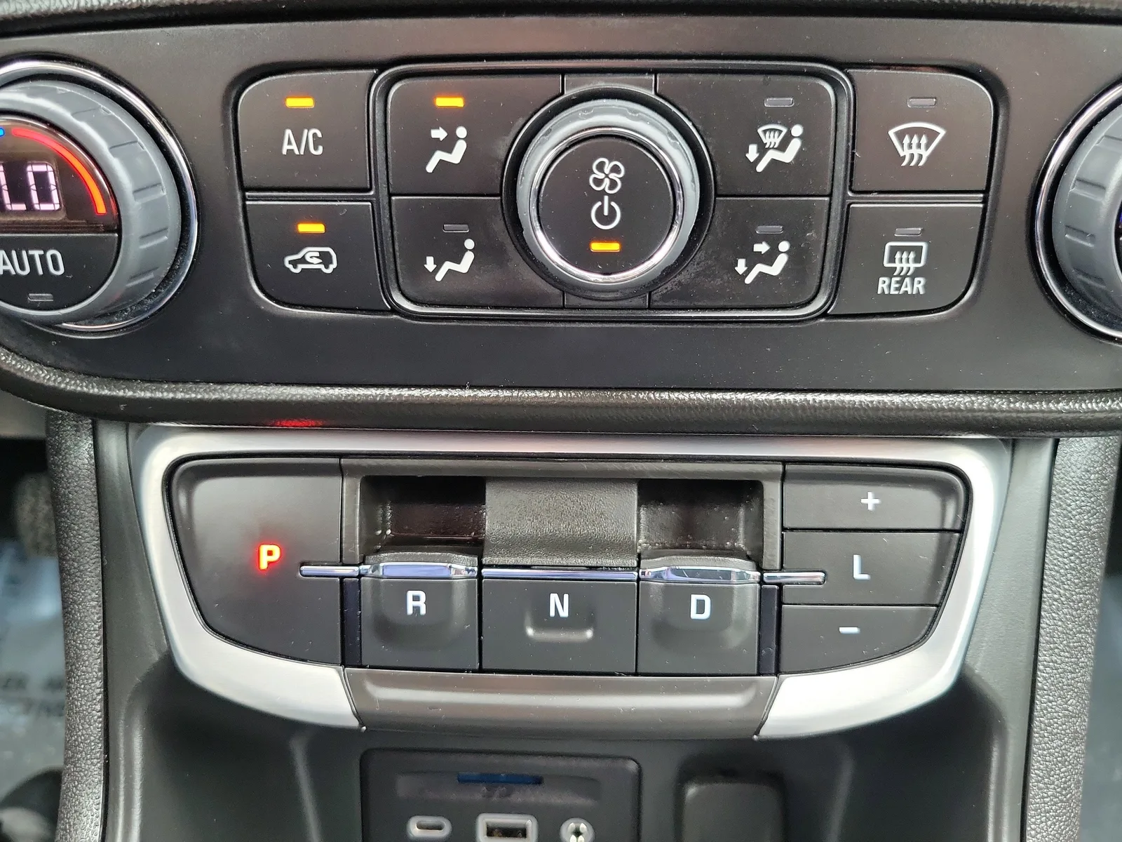 2022 GMC Terrain SLT photo 23