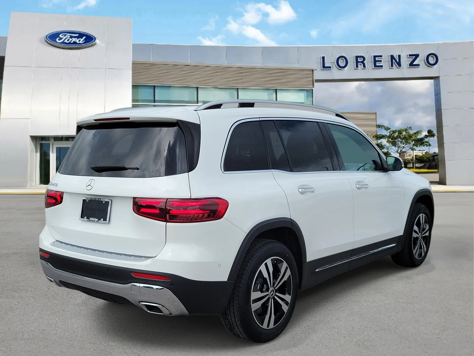 2025 Mercedes-Benz GLB GLB 250 photo 5