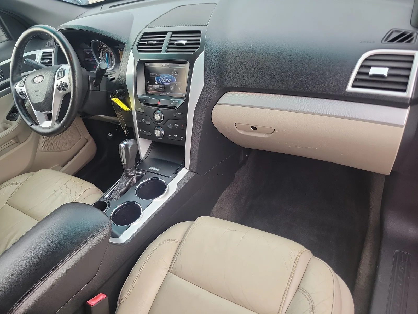 2014 Ford Explorer XLT photo 16
