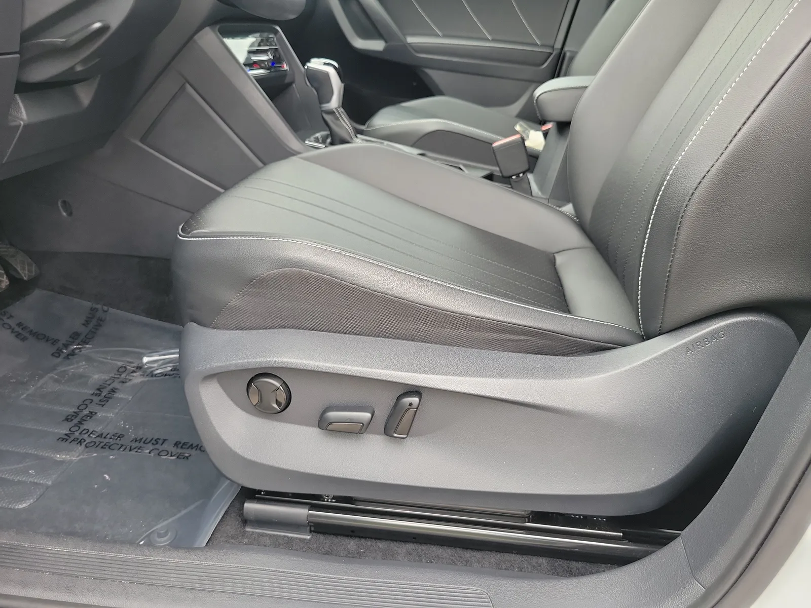 2024 Volkswagen Tiguan SE photo 12