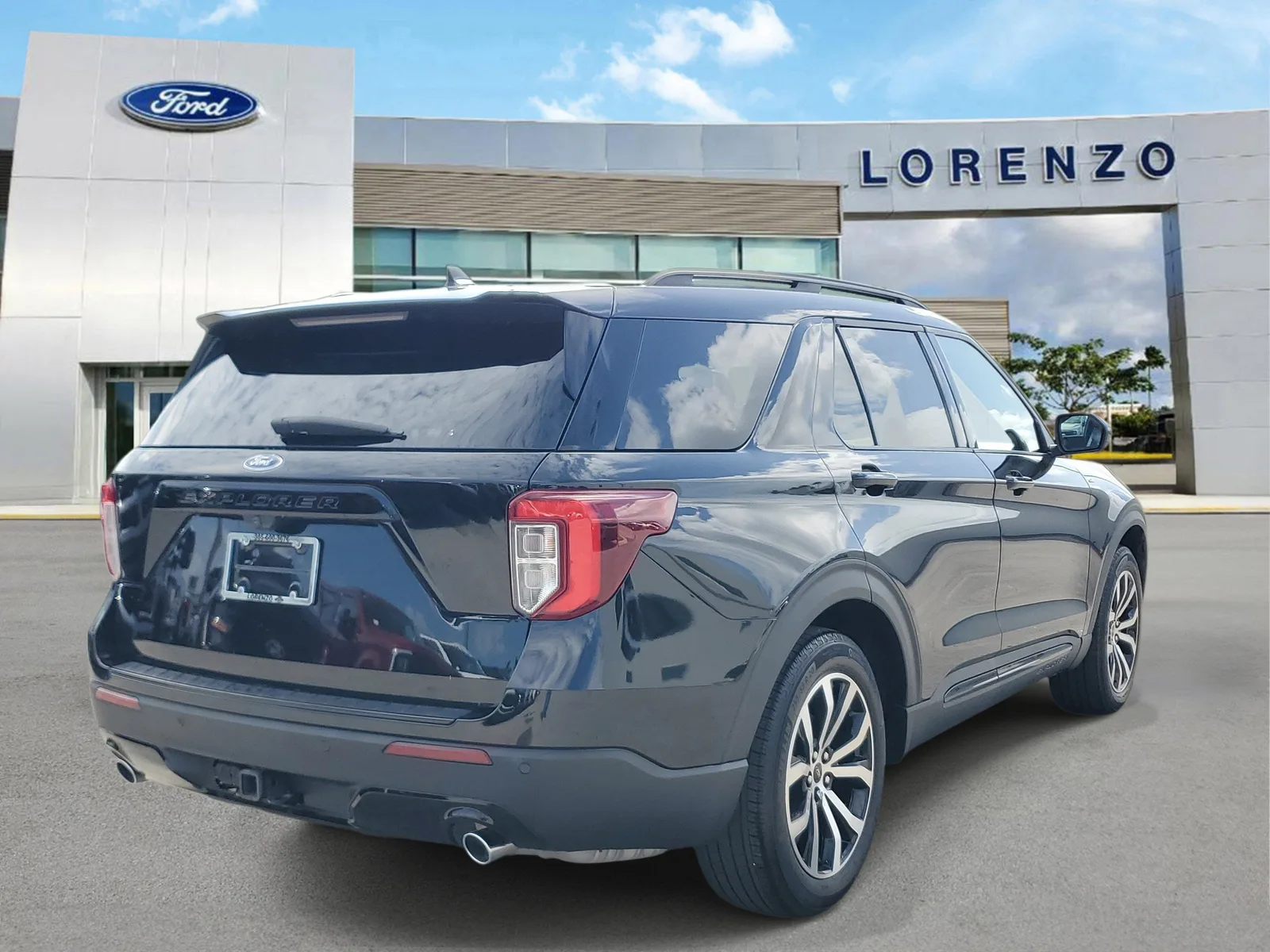 2023 Ford Explorer ST-Line photo 5