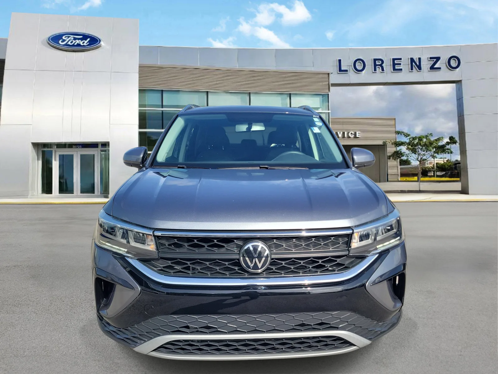 2022 Volkswagen Taos SE photo 2