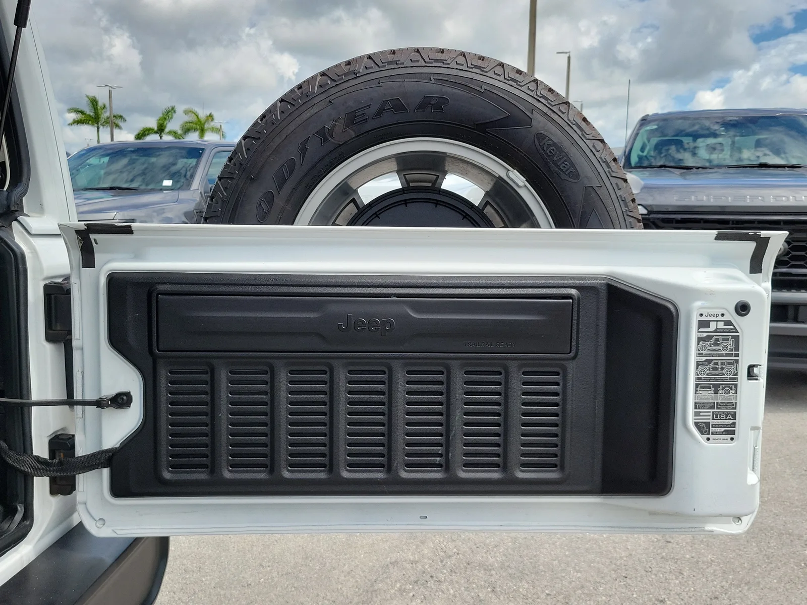 2023 Jeep Wrangler 4xe Sahara 4WD photo 15