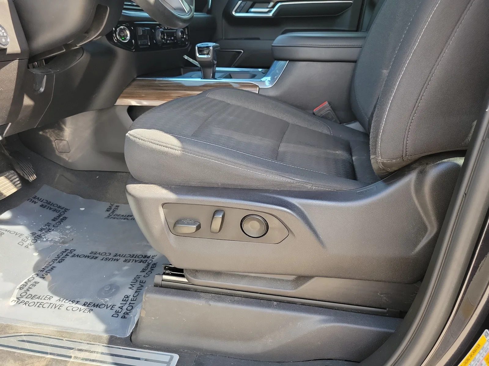 2024 Chevrolet Silverado 1500 RST photo 16