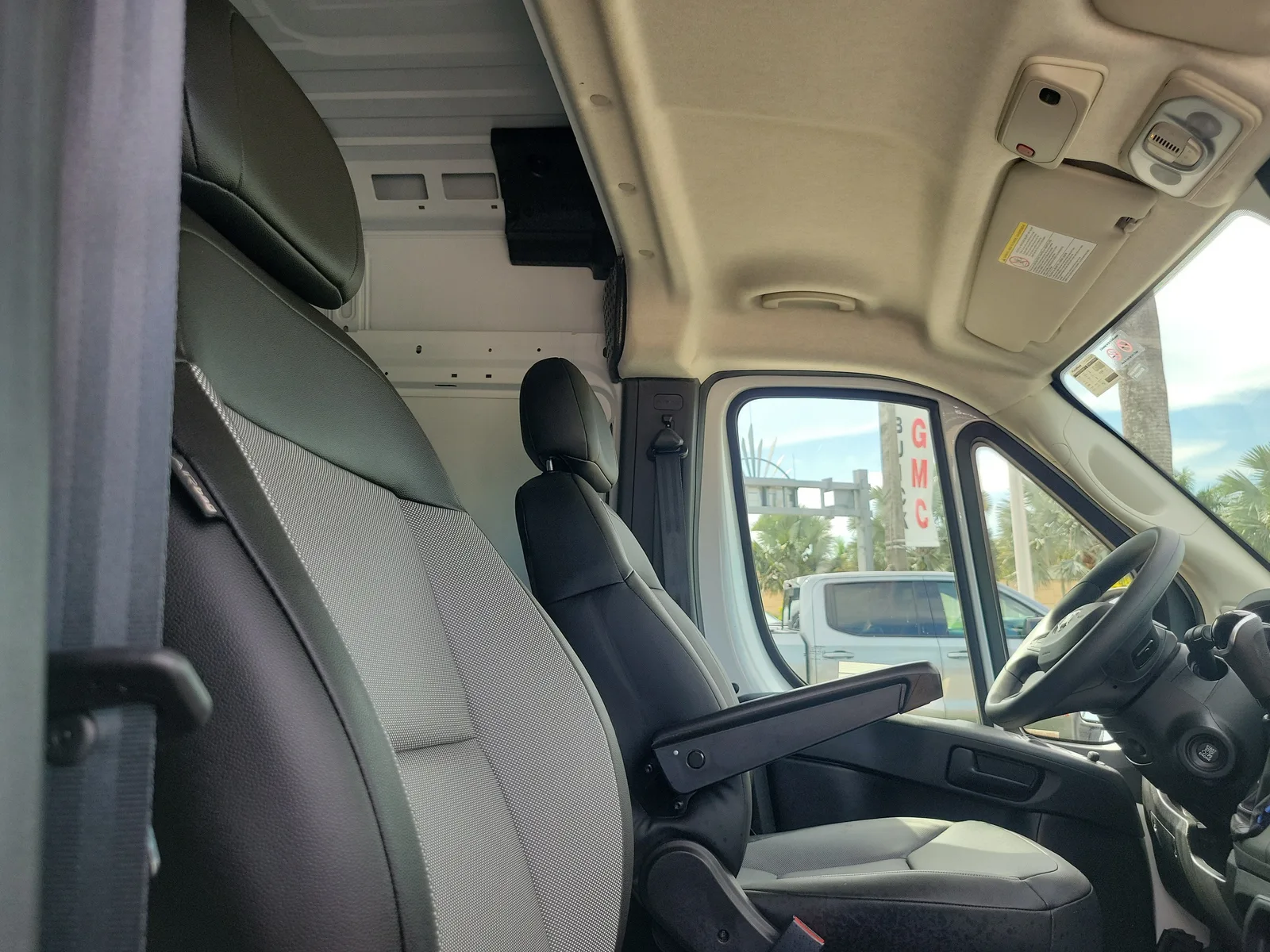 2026 RAM ProMaster Cargo Van Tradesman photo 14