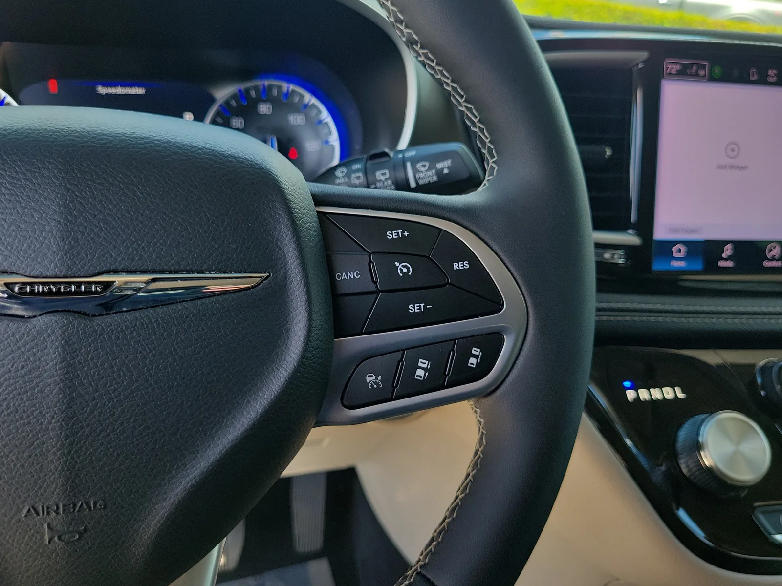 2024 Chrysler Pacifica Touring L photo 20