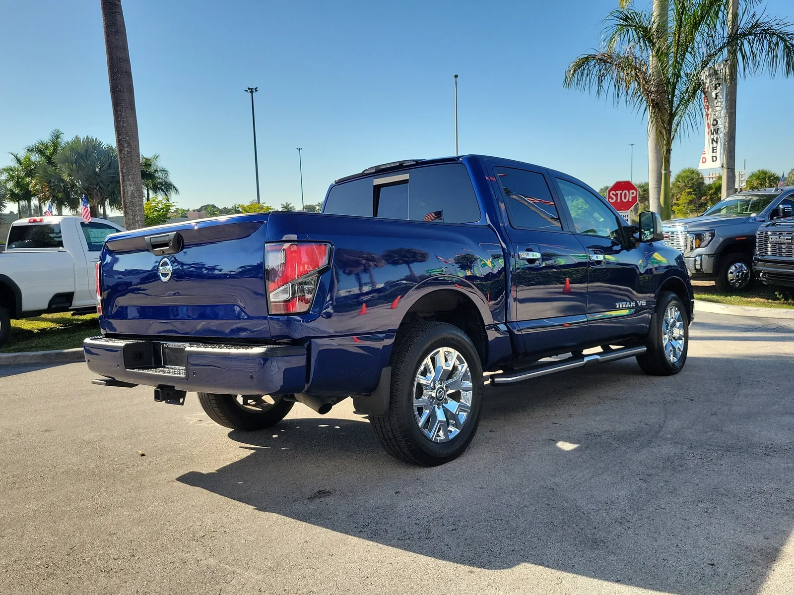 2020 Nissan Titan SL photo 5