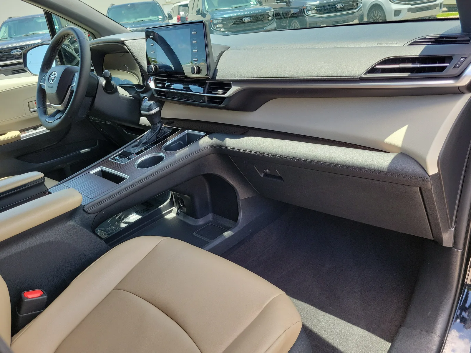 2021 Toyota Sienna XLE photo 13
