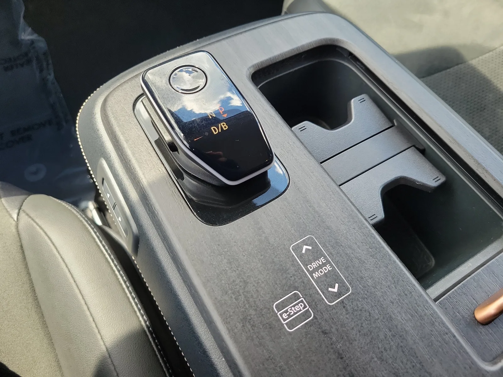 2023 Nissan ARIYA ENGAGE photo 25