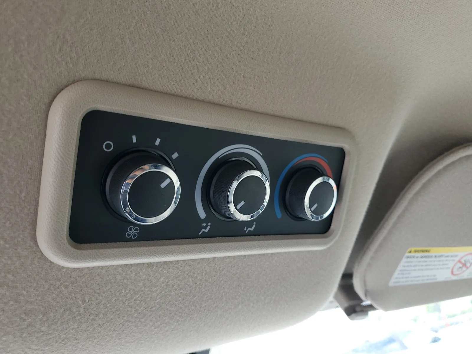 2020 Chevrolet Express Passenger 3500 1LT photo 27