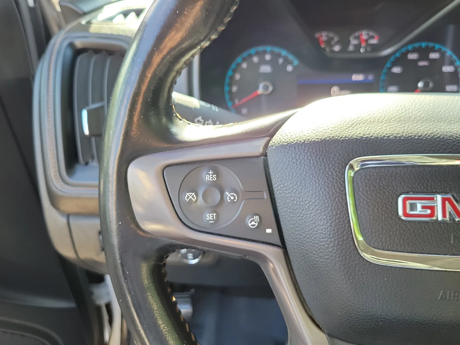 2021 GMC Canyon 4WD AT4 w/Leather photo 18