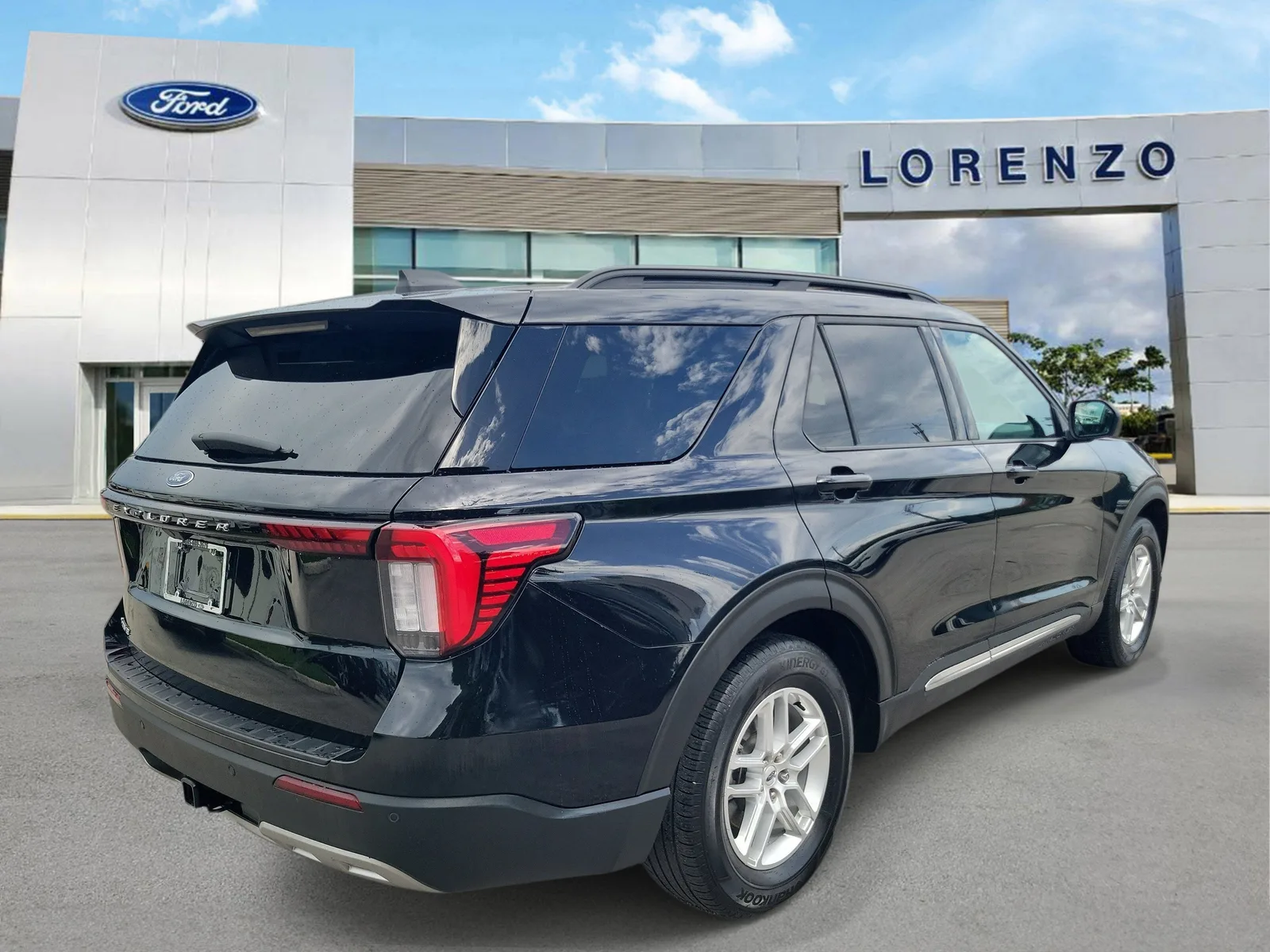2025 Ford Explorer Active photo 5