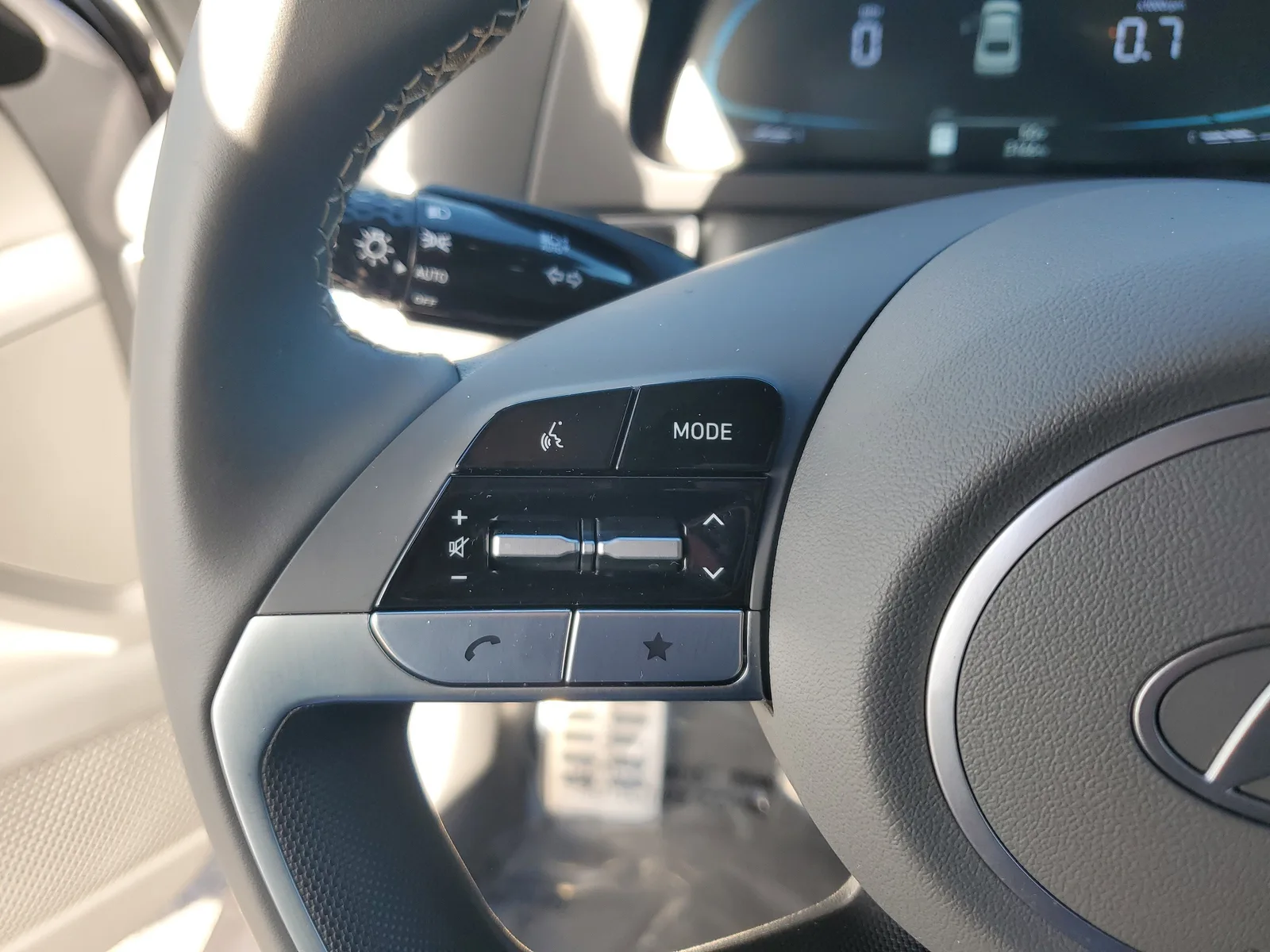 2025 Hyundai Elantra SEL Sport photo 19