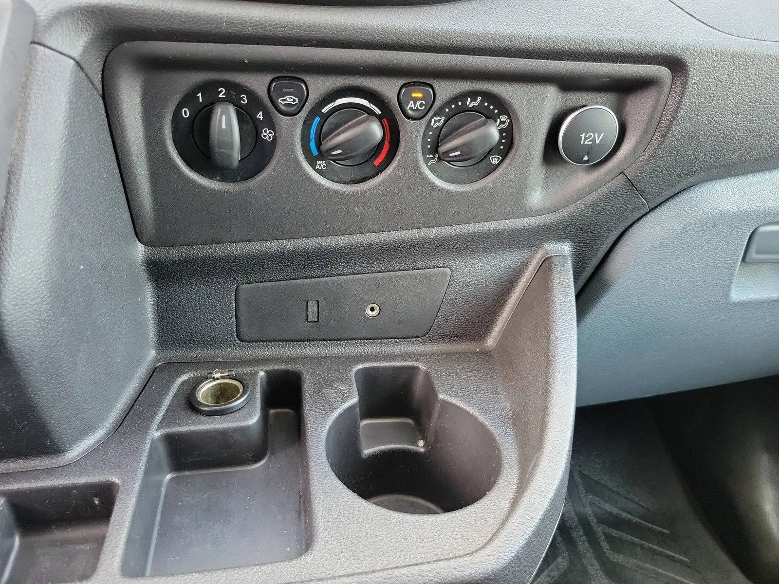 2016 Ford Transit Wagon XL photo 21