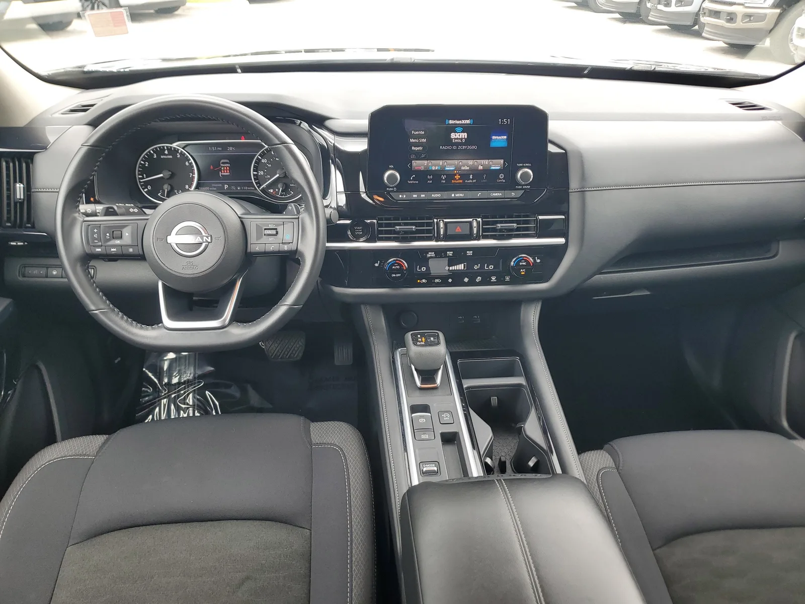 2025 Nissan Pathfinder SV photo 17
