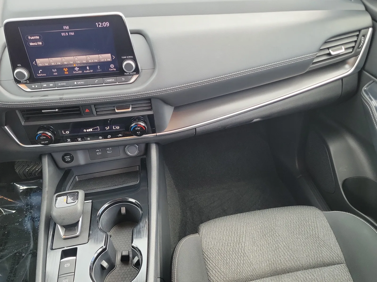 2025 Nissan Rogue SV photo 18