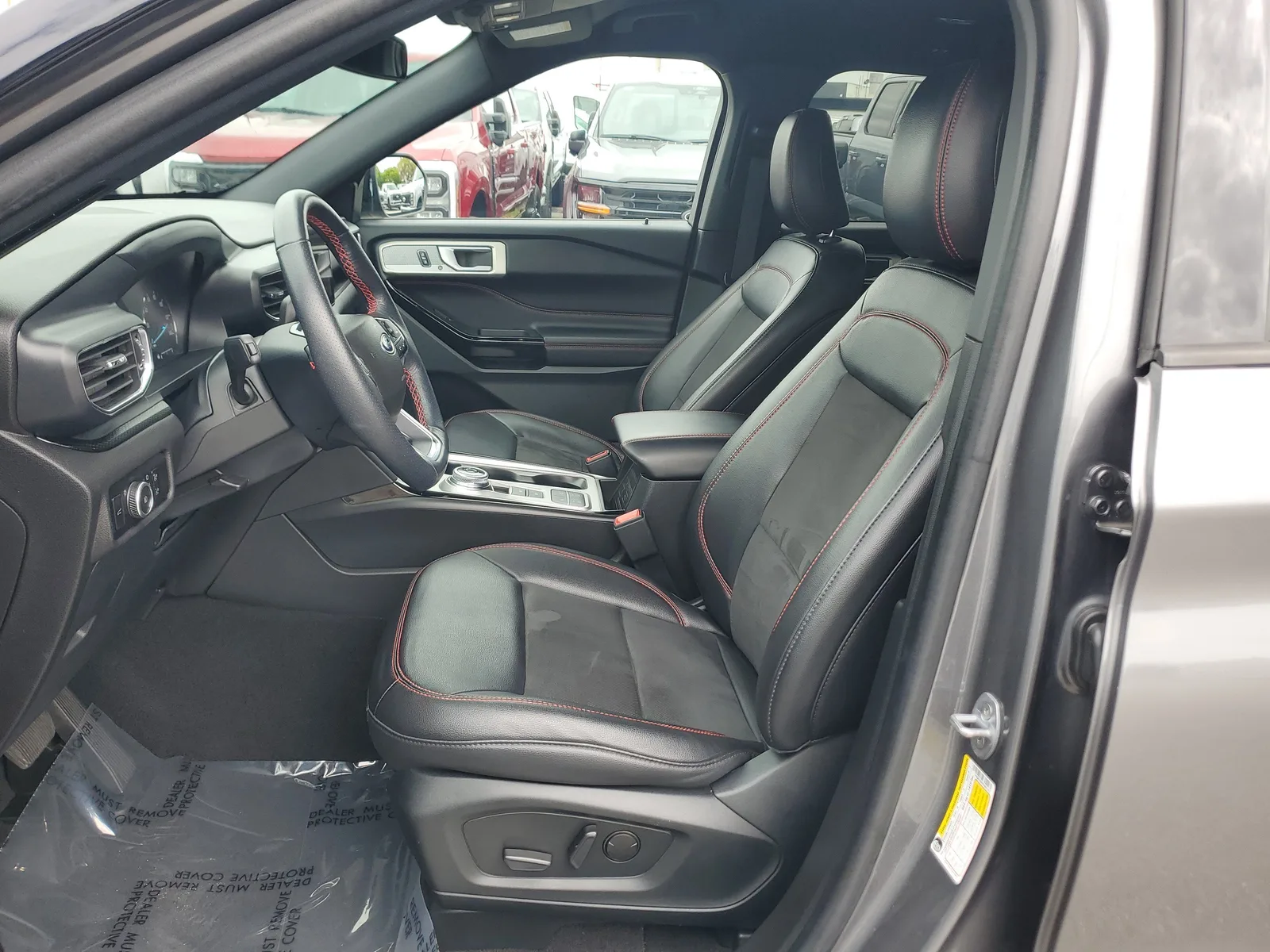 2023 Ford Explorer ST-Line photo 11