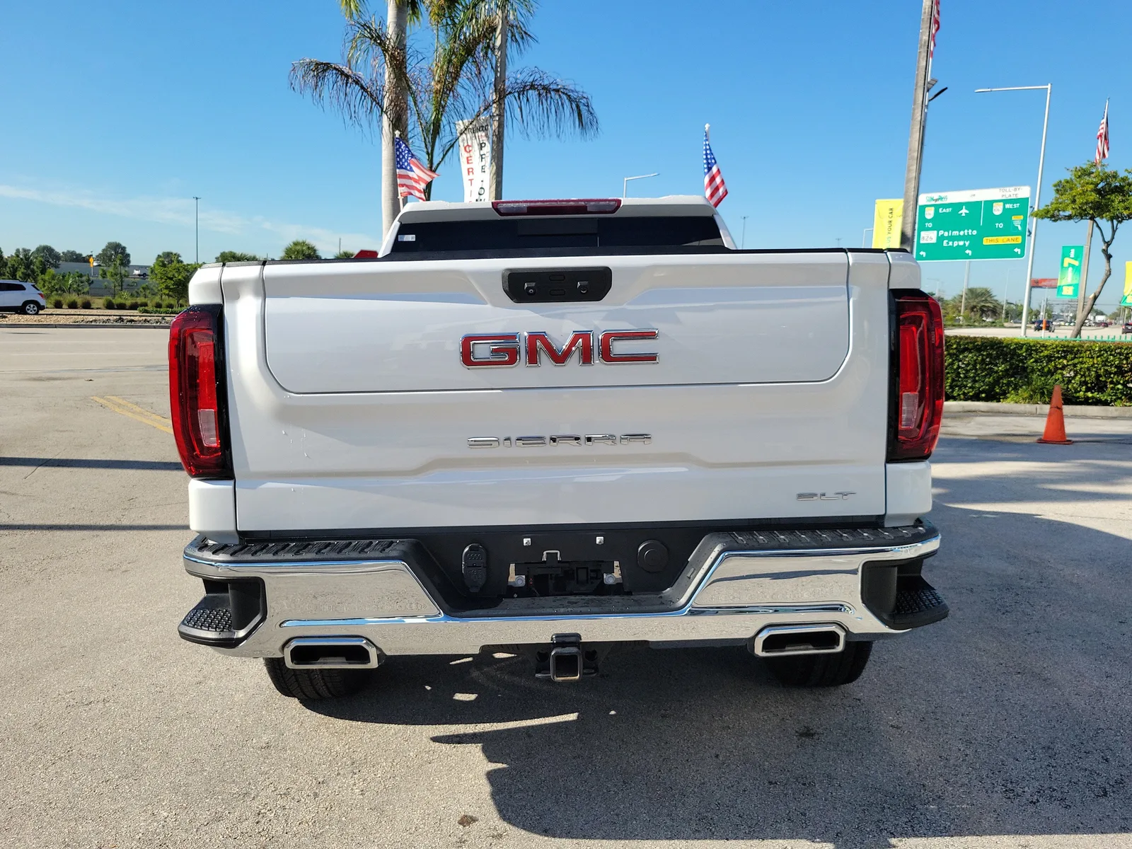 2023 GMC Sierra 1500 SLT photo 6