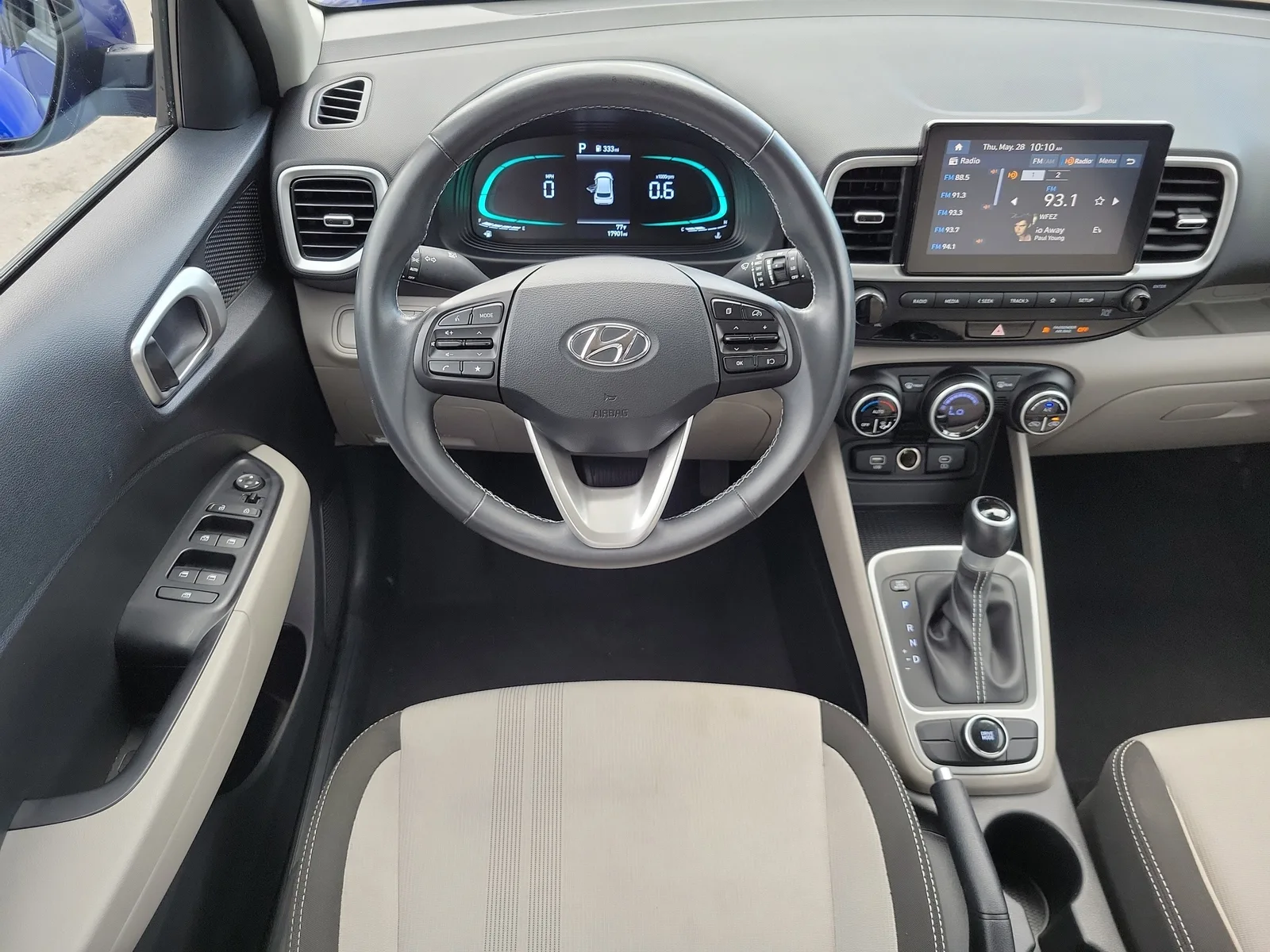 2025 Hyundai Venue SEL photo 19