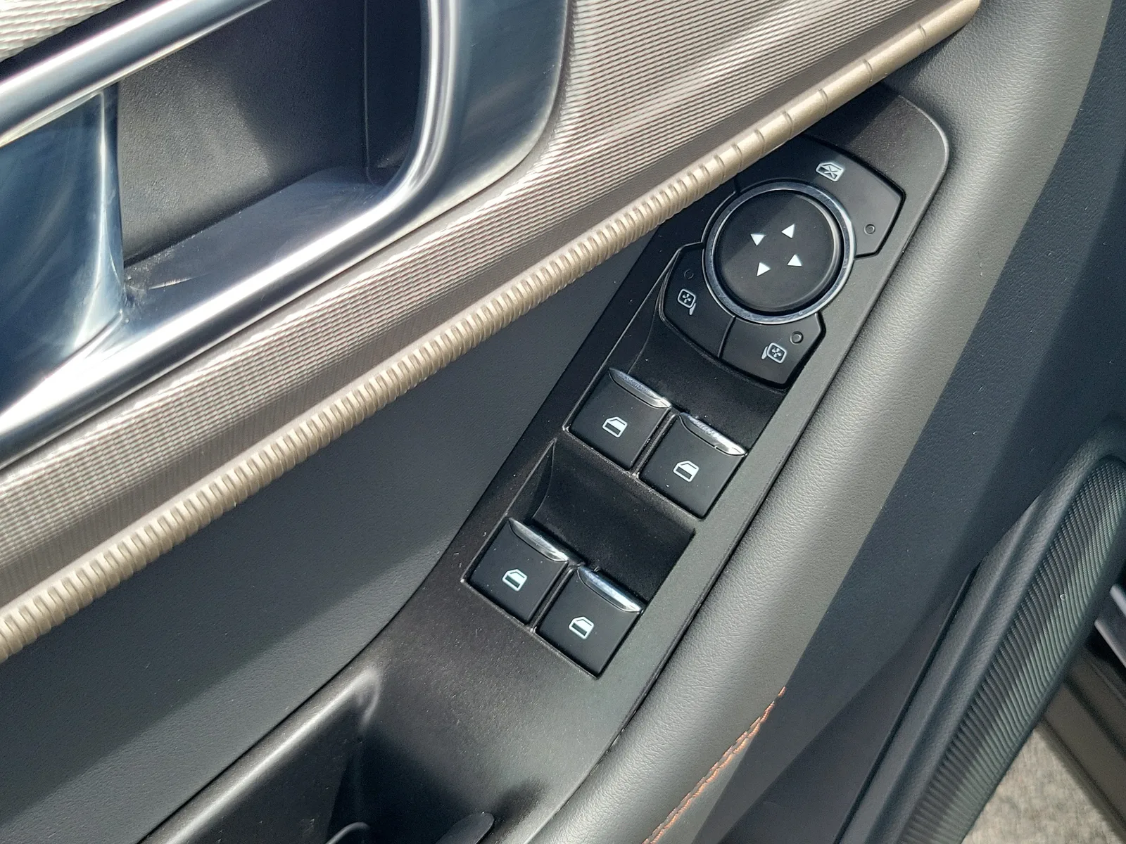 2025 Ford Explorer Active photo 30