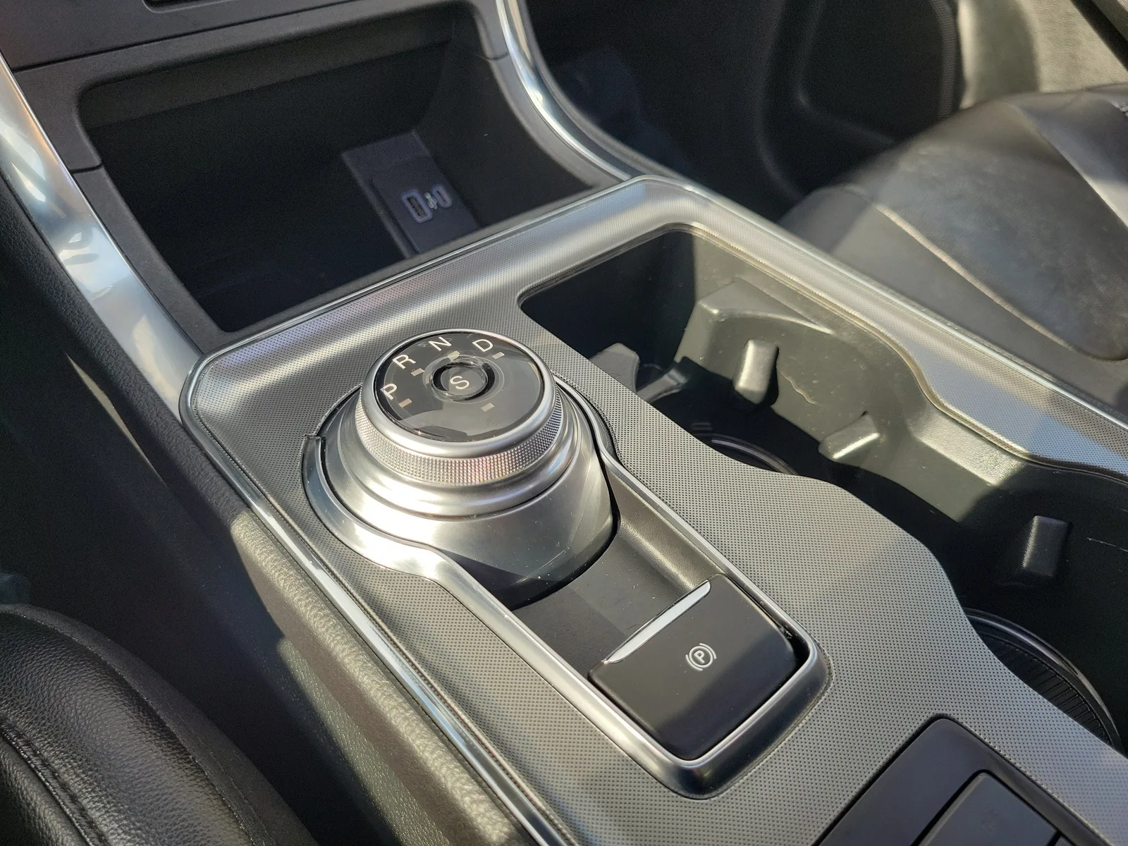 2022 Ford Edge Titanium 4WD photo 24