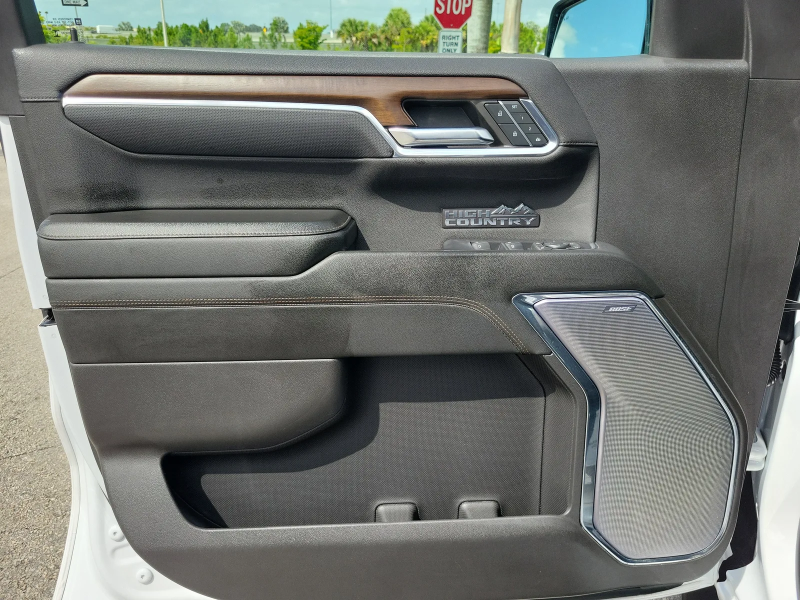 2023 Chevrolet Silverado 1500 High Country photo 21