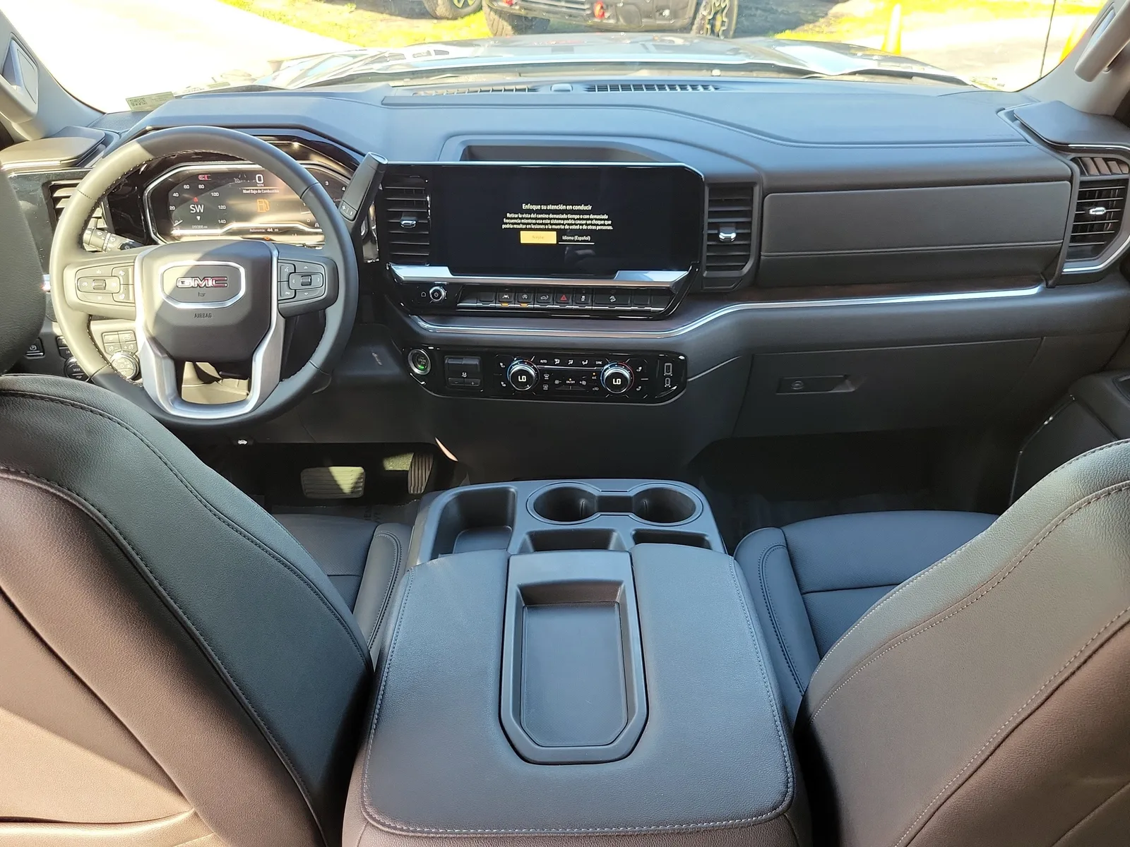 2024 GMC Sierra 1500 SLT photo 16