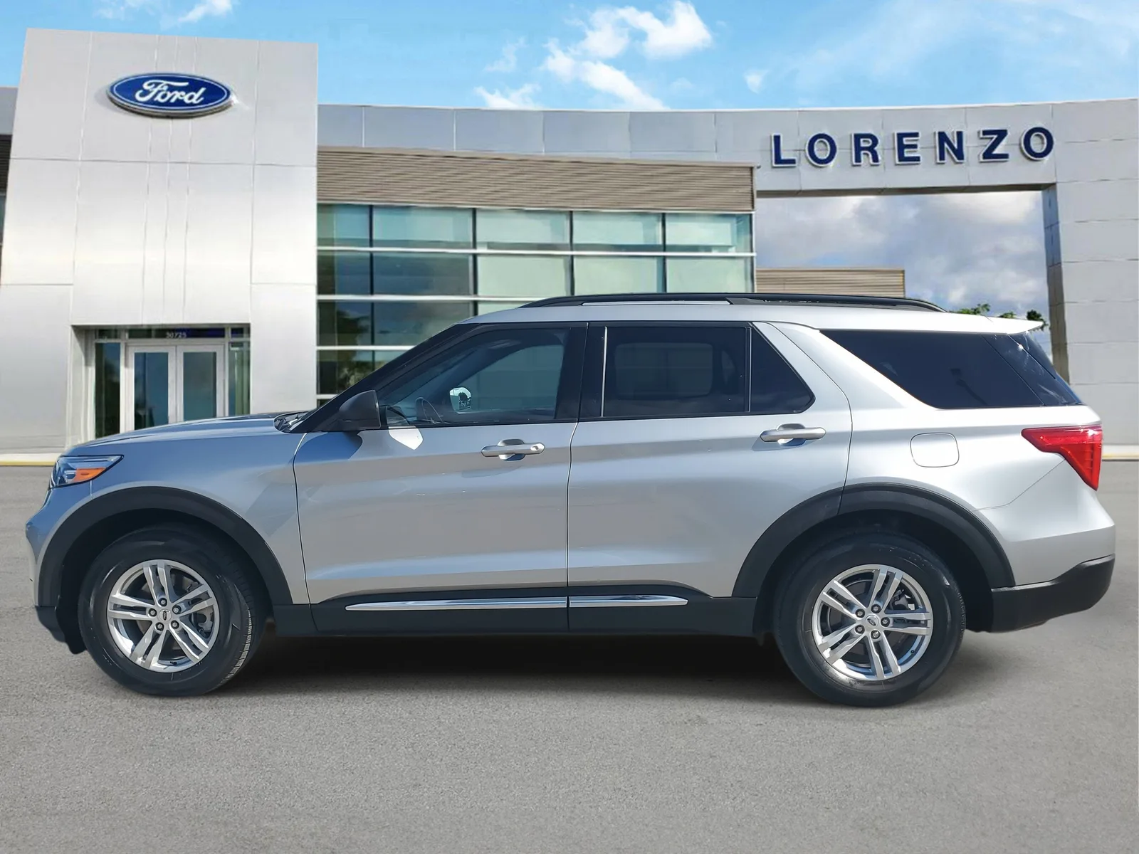 2023 Ford Explorer XLT photo 6