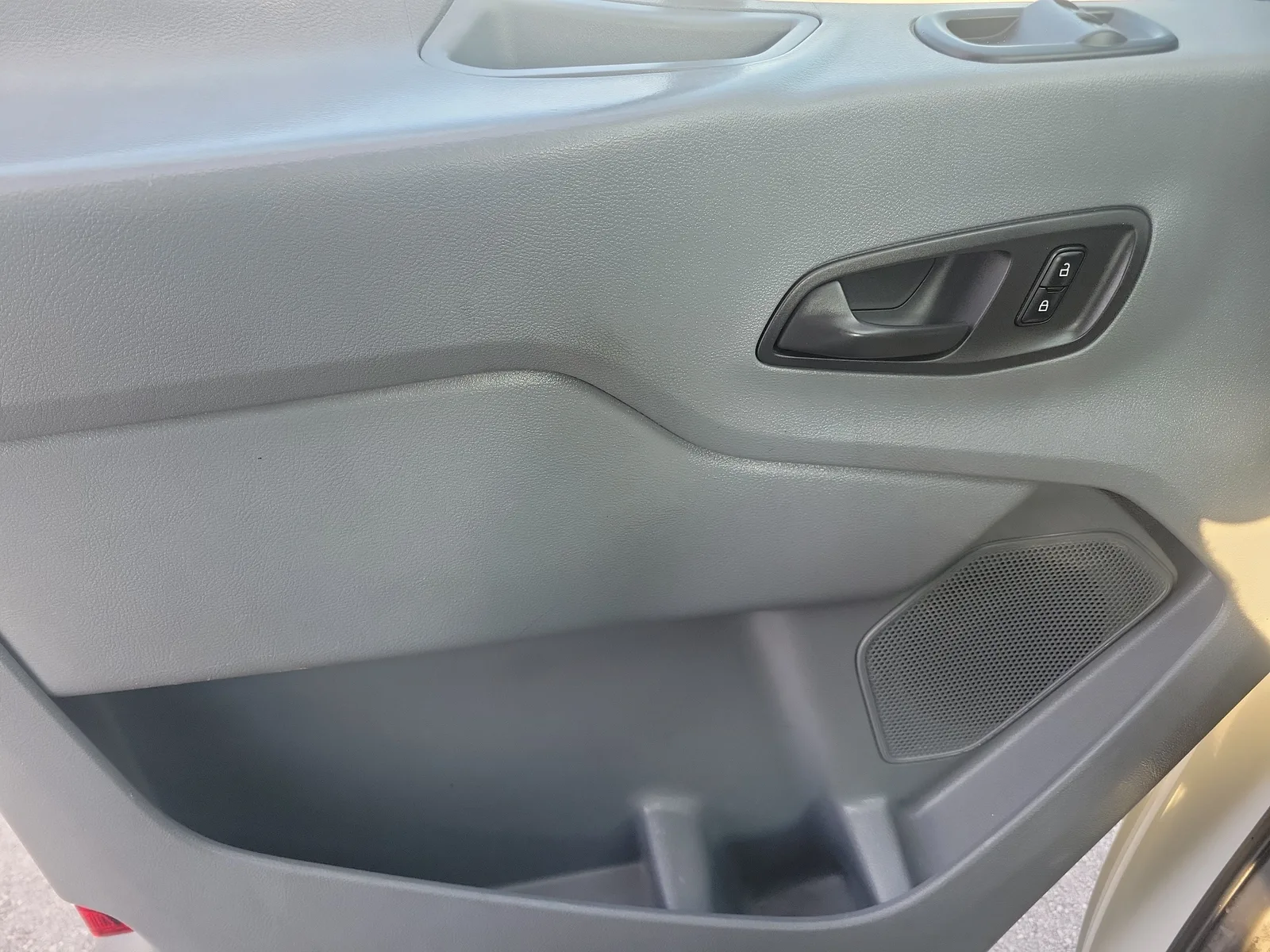 2018 Ford Transit Passenger Wagon XLT photo 28