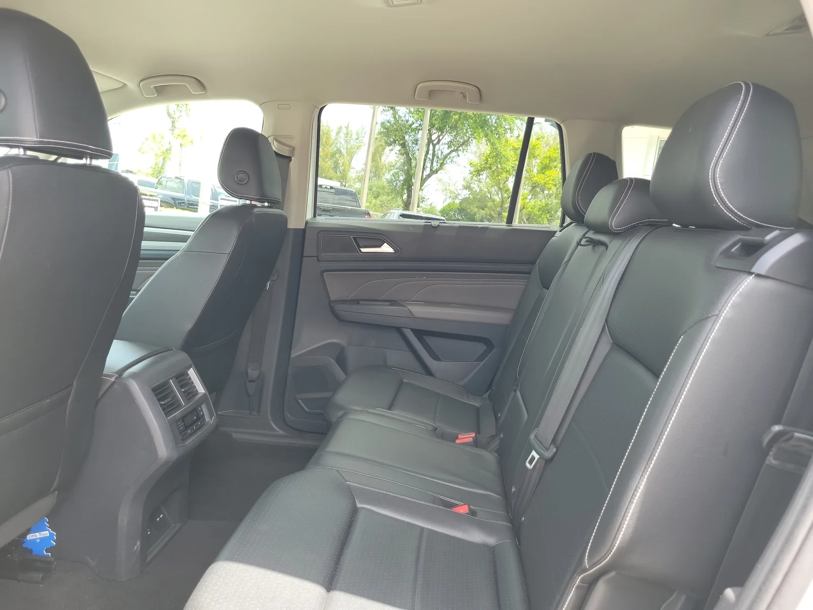 2023 Volkswagen Atlas 3.6L V6 SE w/Technology photo 13