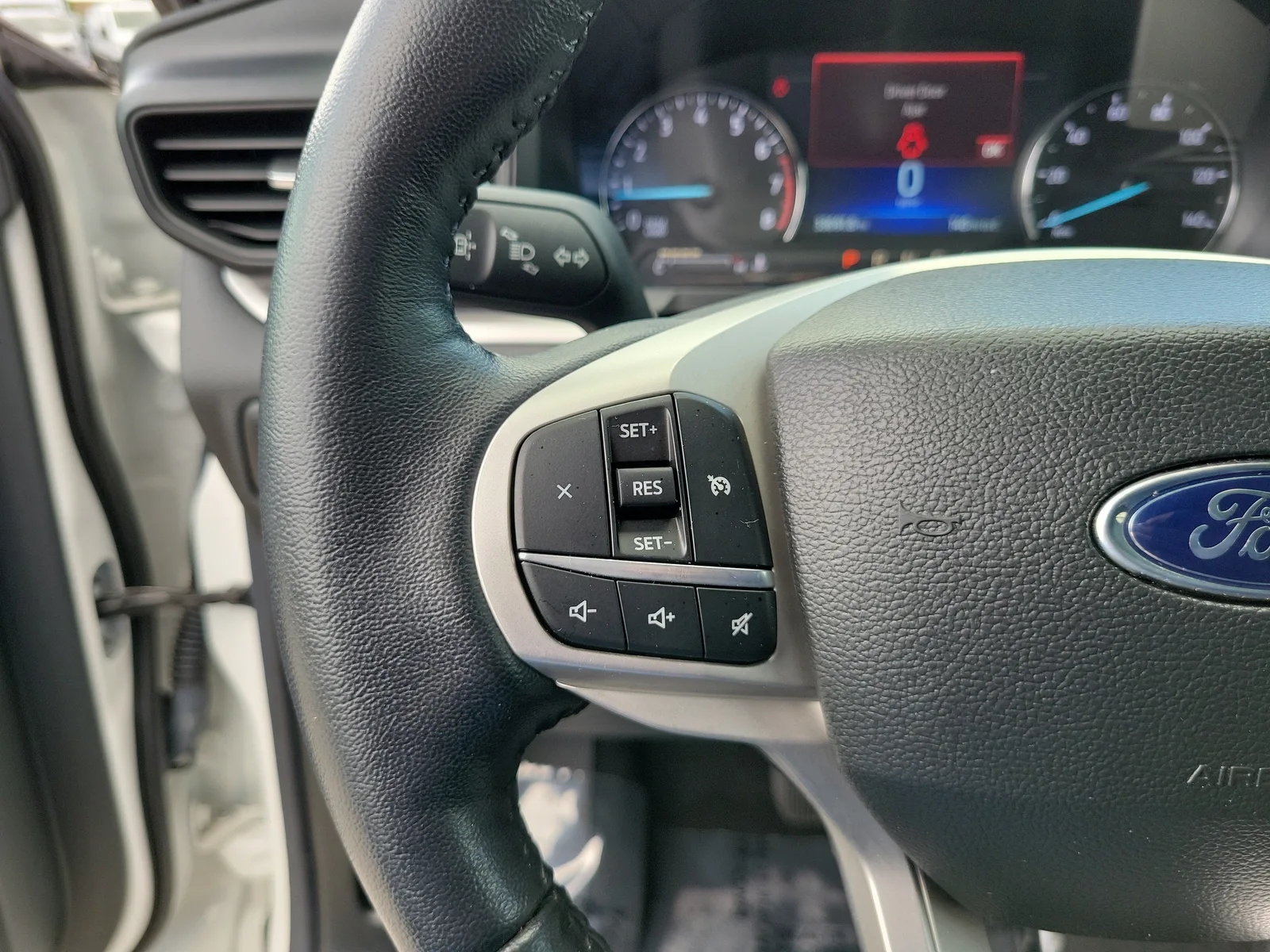 2023 Ford Explorer XLT photo 28