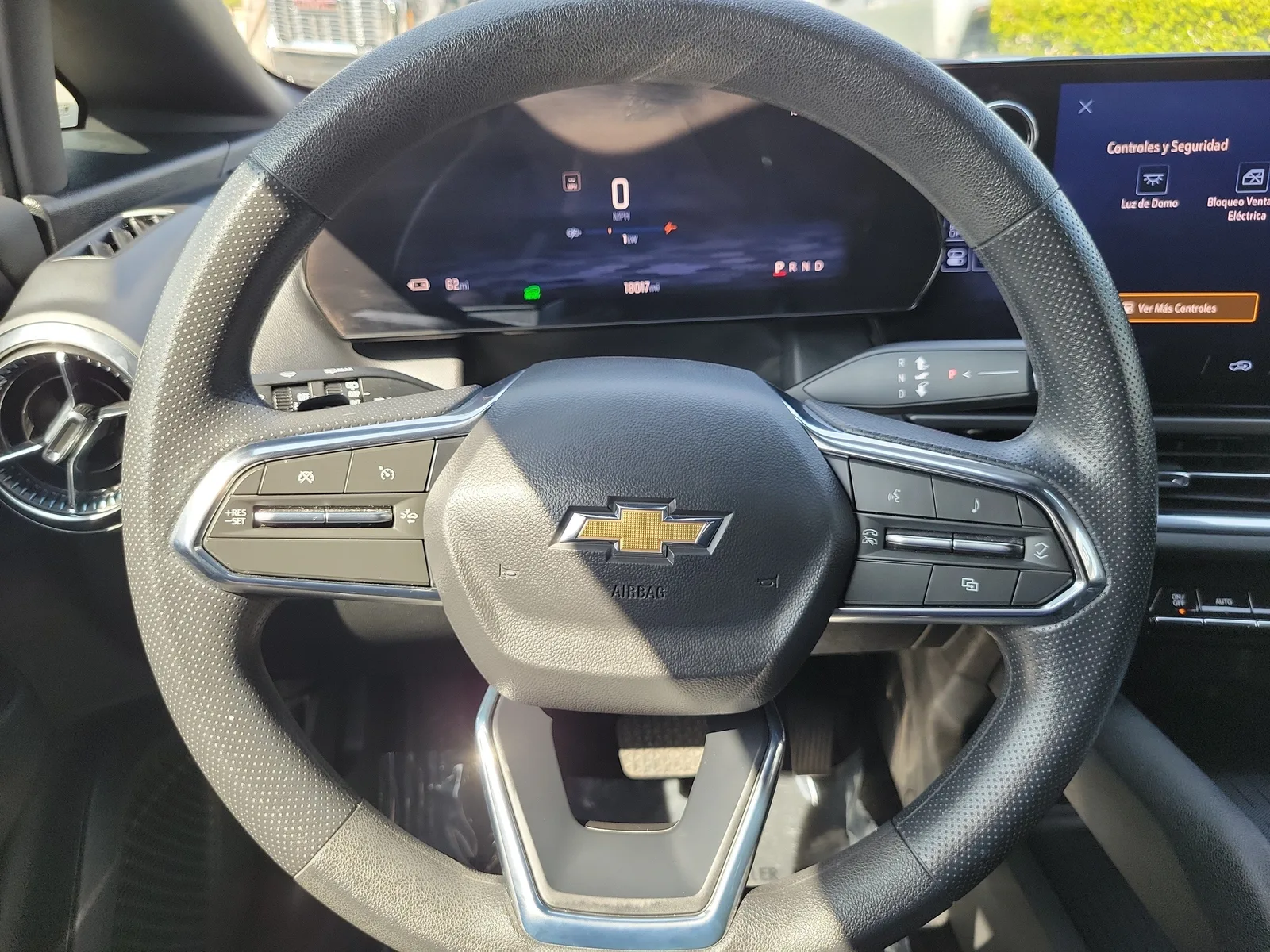 2025 Chevrolet Equinox EV LT photo 18