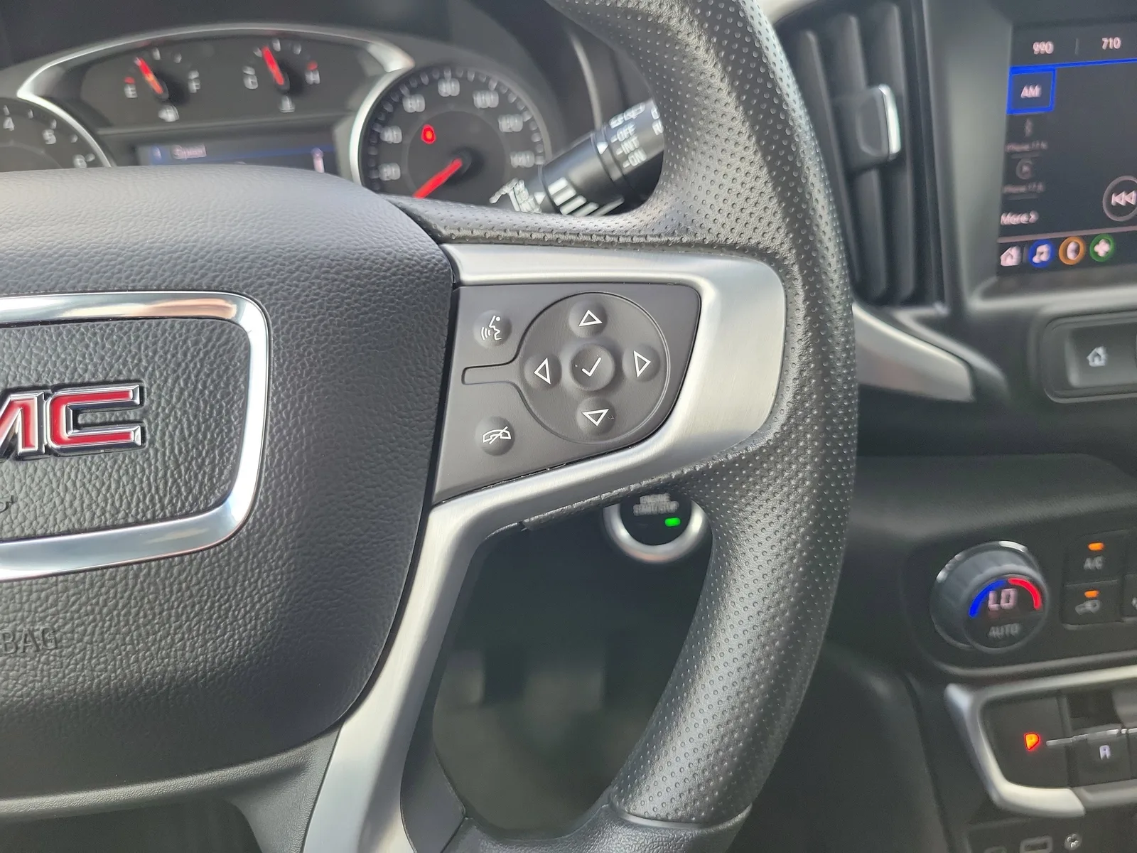 2024 GMC Terrain SLE photo 22