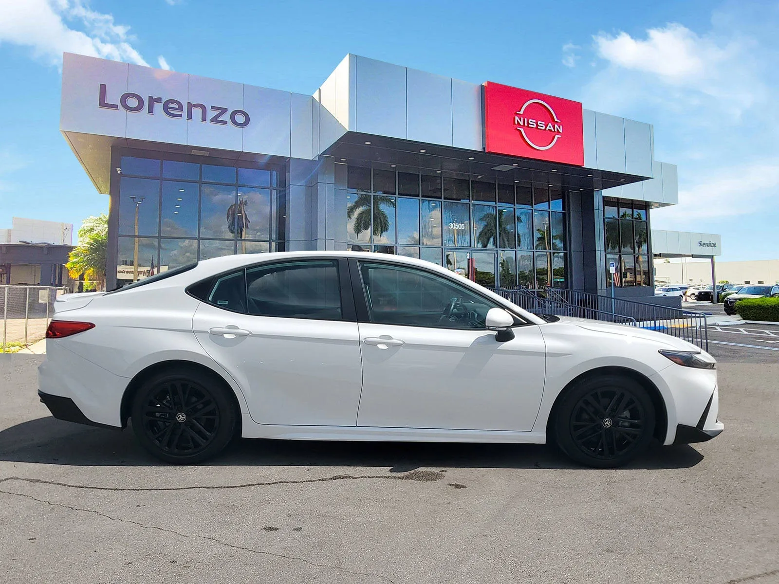 2025 Toyota Camry SE photo 4
