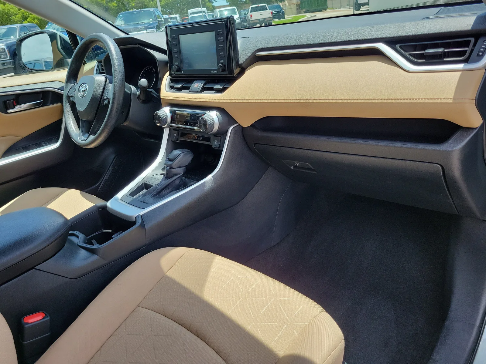 2022 Toyota RAV4 XLE photo 12