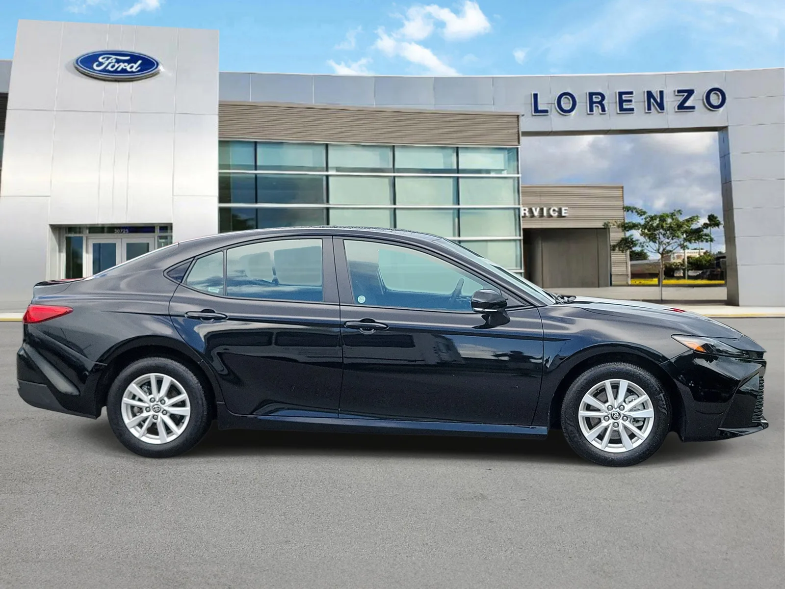 2025 Toyota Camry LE photo 4