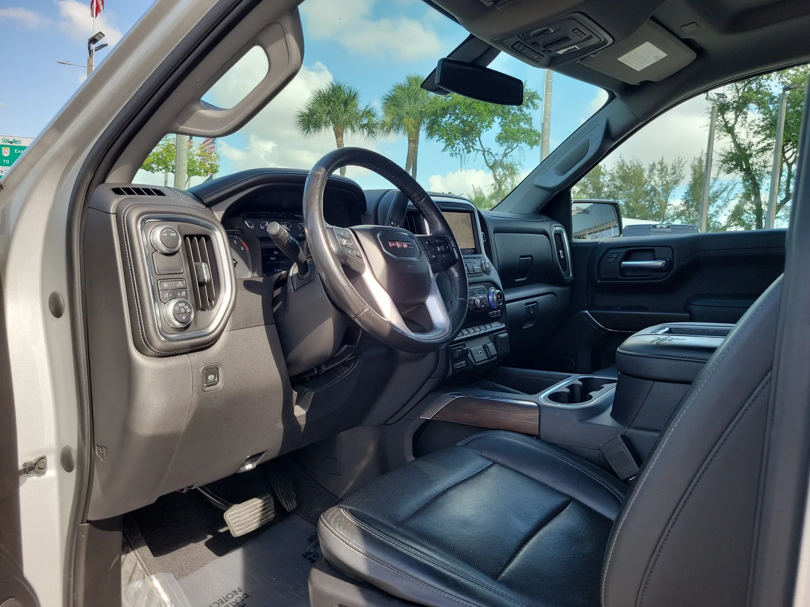 2020 GMC Sierra 1500 SLT photo 9