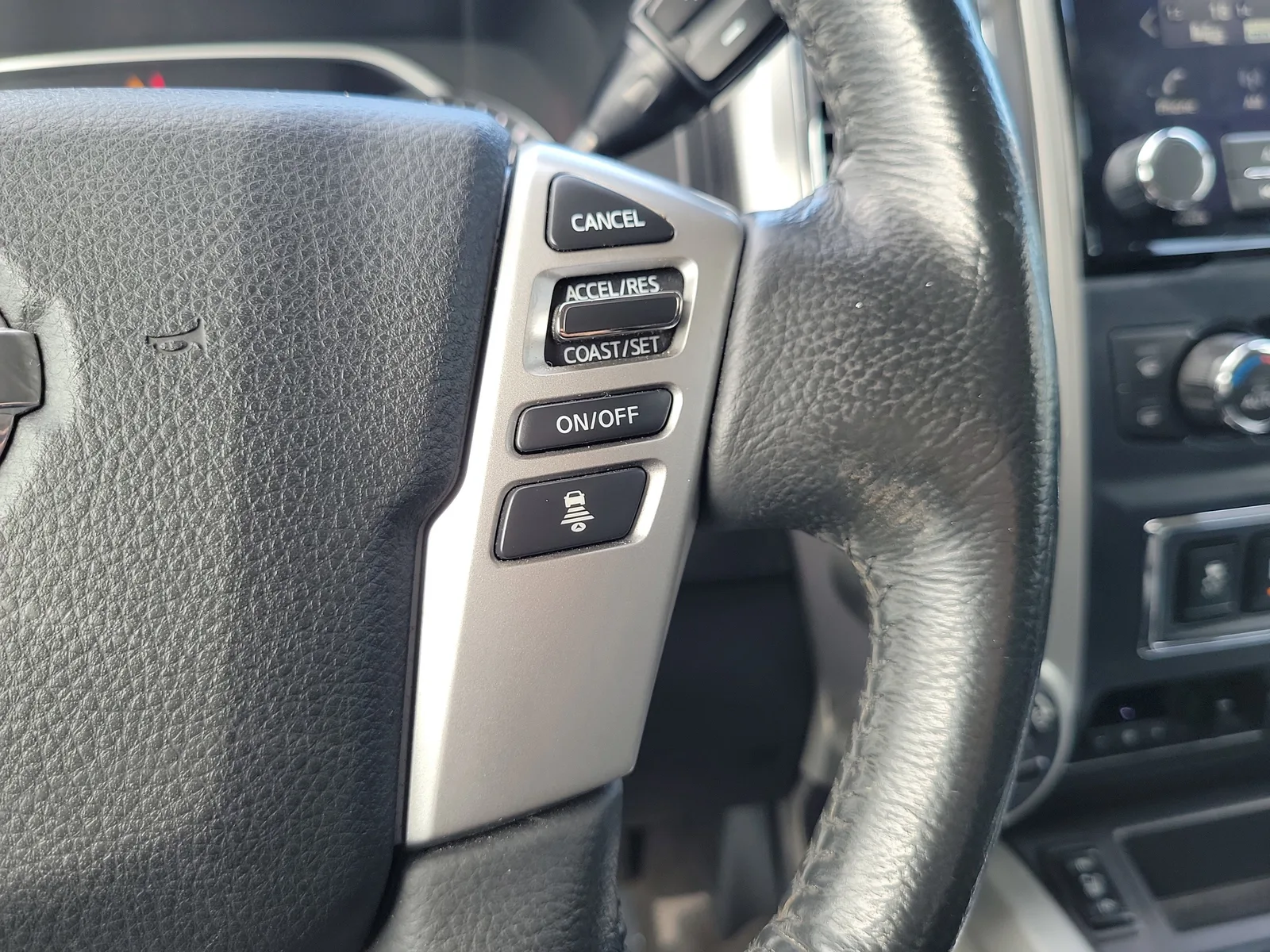 2021 Nissan Titan SV photo 19