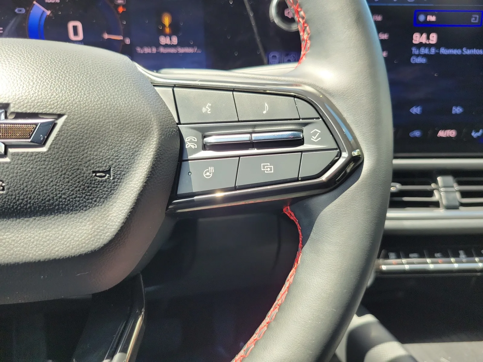 2024 Chevrolet Equinox EV RS photo 22