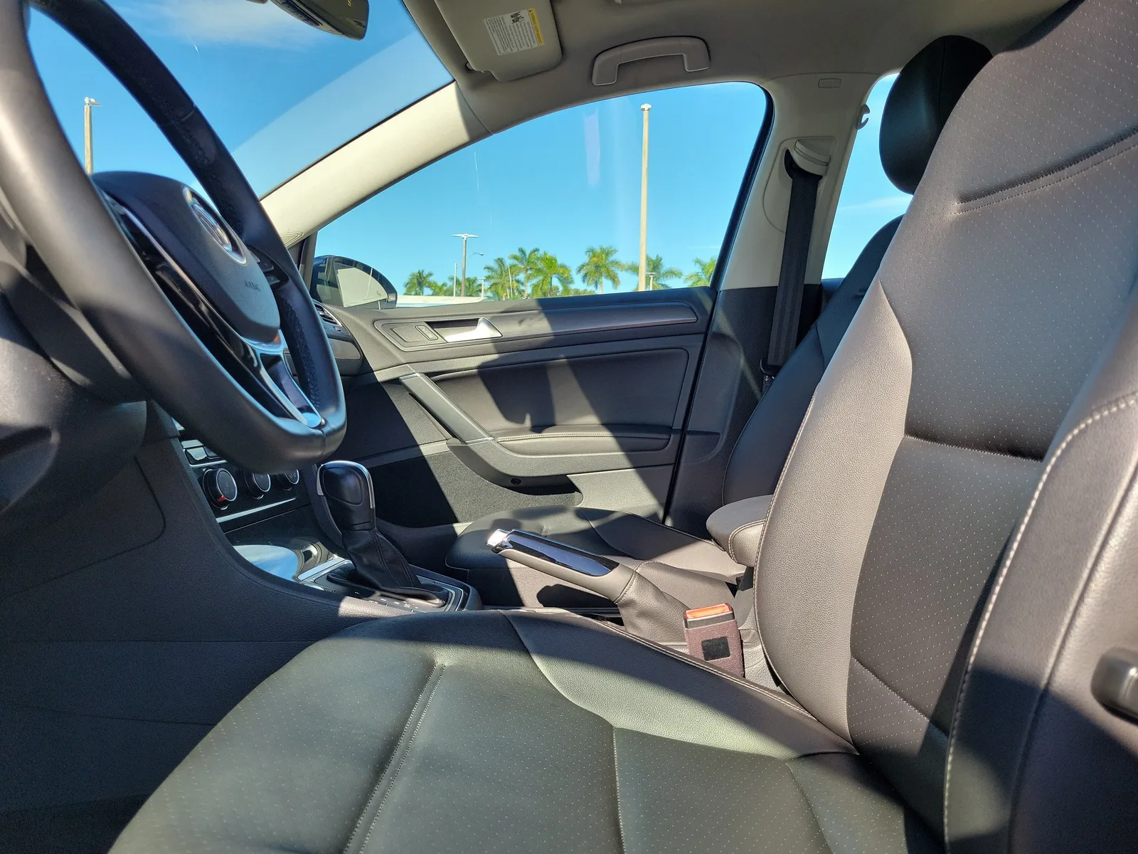 2020 Volkswagen Golf TSI photo 10
