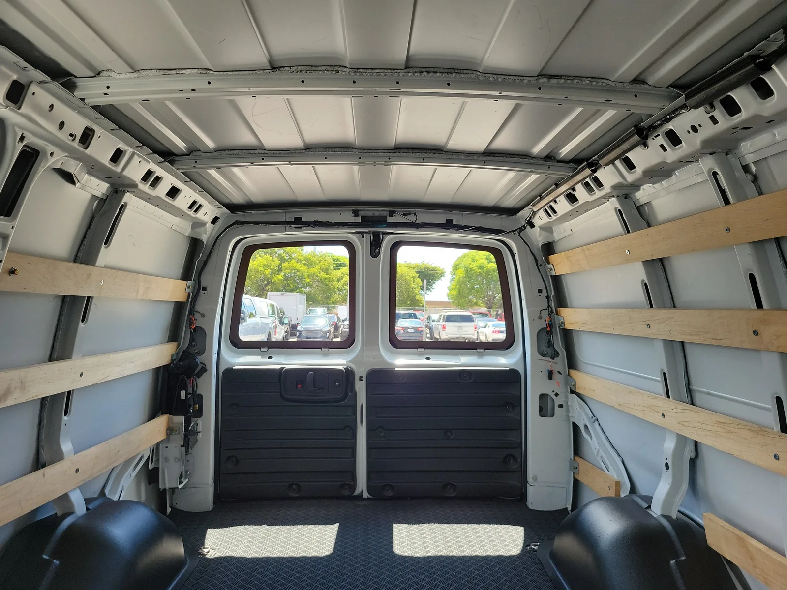 2024 GMC Savana Cargo Van Work Van photo 29