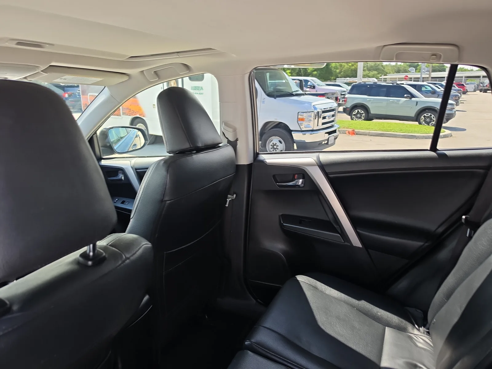 2017 Toyota RAV4 XLE photo 10