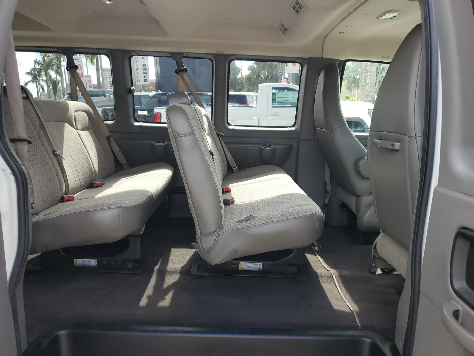 2020 Chevrolet Express Passenger 3500 1LT photo 12