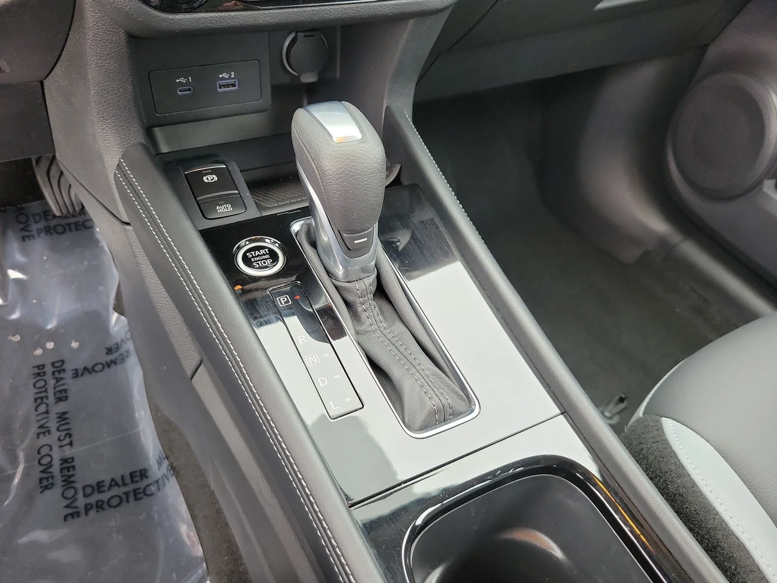 2024 Nissan Kicks SR photo 28