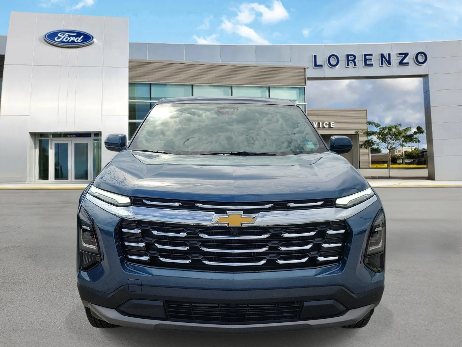 2026 Chevrolet Equinox FWD LT photo 2