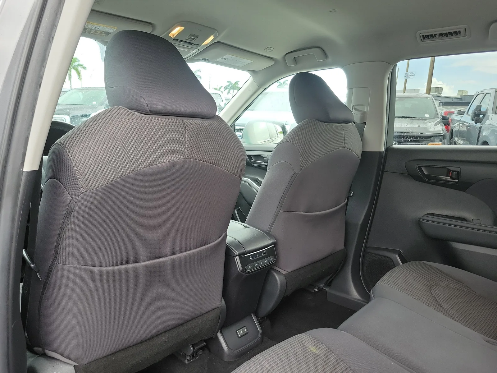 2023 Toyota Highlander LE photo 15